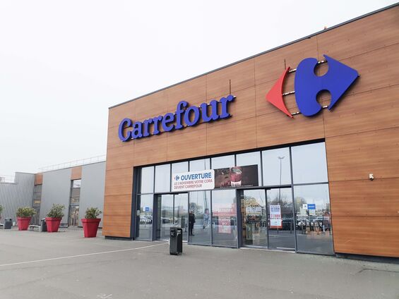 L'enseigne Carrefour remplace désormais Cora.