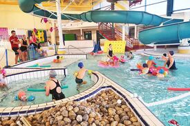 Espace ludique, toboggan et bain bouillonnant